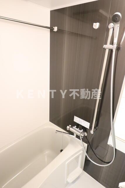 バス・シャワールーム　コンパクトで使いやすいお風呂です