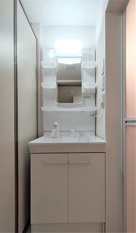 洗面設備　独立洗面化粧台です。