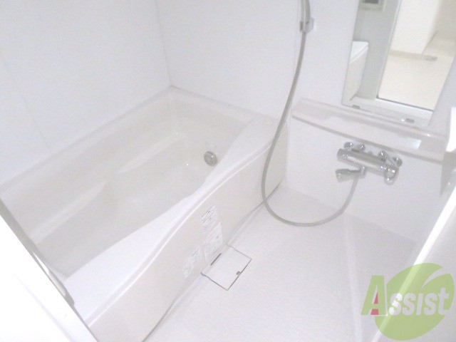 バス・シャワールーム　バス・トイレ別でお掃除しやすいですよ～。