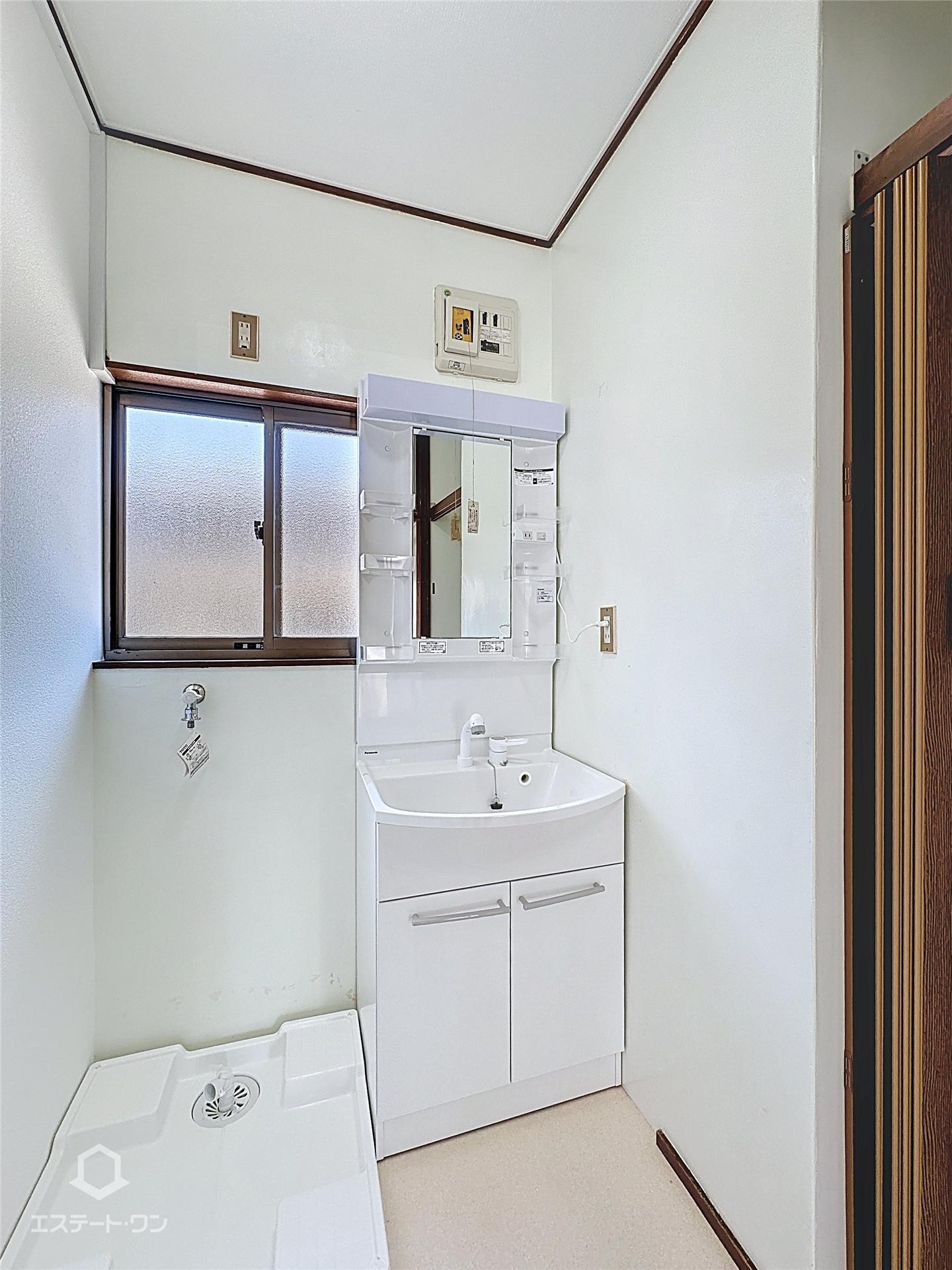 洗面設備　便利なシャワー付きの洗面台♪