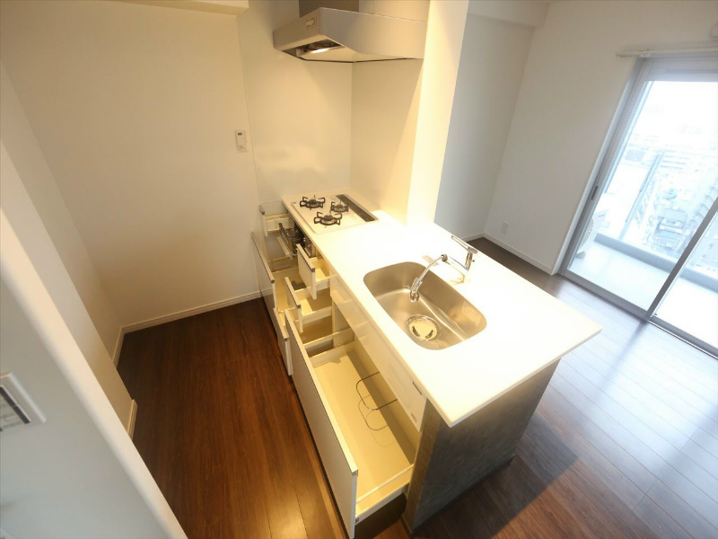 キッチン　システムキッチン（ガス3口コンログリル付）カウンターキッチン