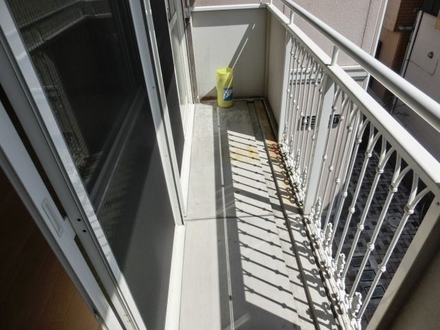 バルコニー　バルコニー完備・南東向き