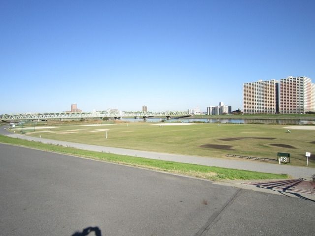 公園　江戸川土手（公園）まで300m