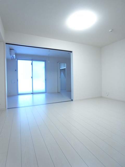 居室・リビング　☆明るい居間☆