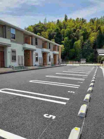 駐車場　車をお持ちの方に嬉しい駐車場付きの物件です
