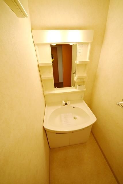 洗面設備　独立洗面台です