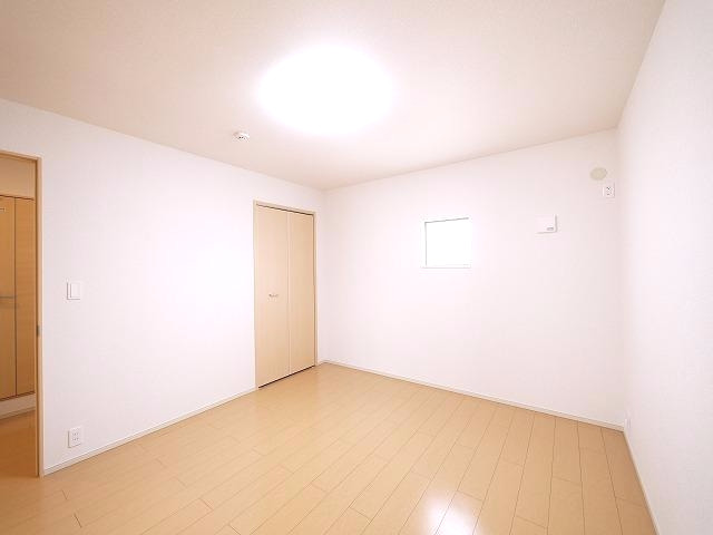 その他部屋・スペース　明るい洋室です。