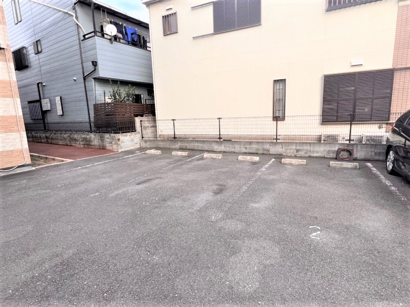 その他　駐車場は別料金となります。