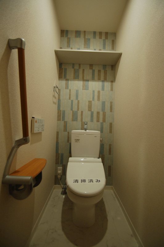 トイレ　温水洗浄便座