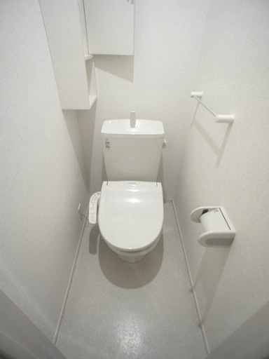 トイレ　温水洗浄暖房便座機能付きです♪