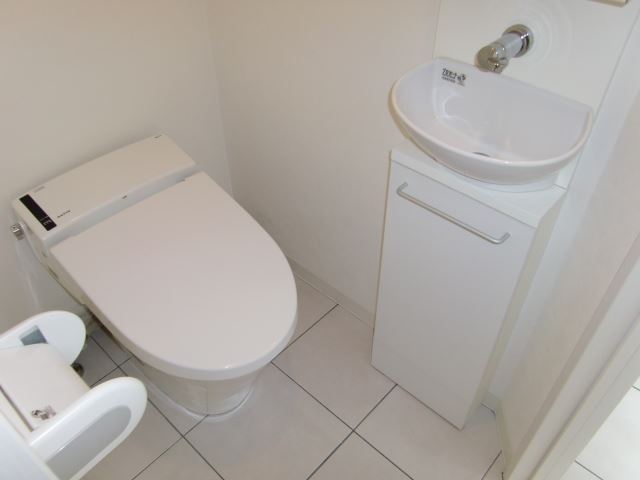 トイレ　別タイプ参考写真