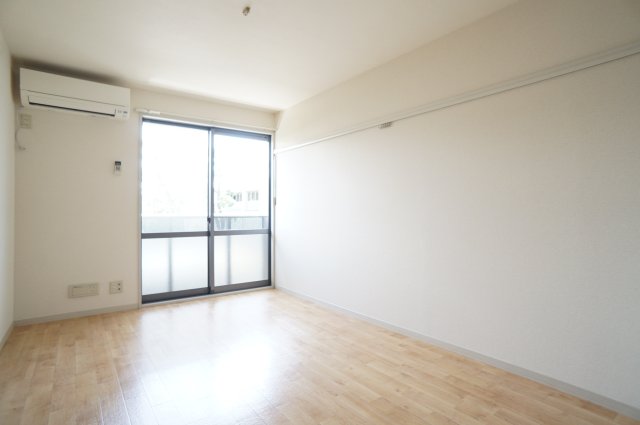 居室・リビング　採光のとれた明るいお部屋です