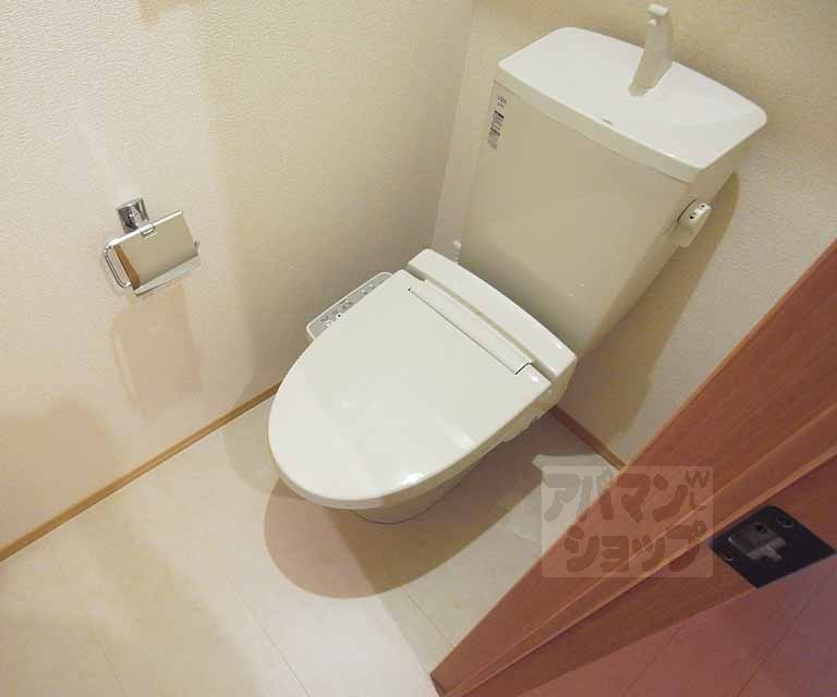 トイレ　前の壁との圧迫感がありませんよ～・