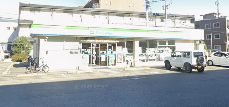 コンビニ　ファミリーマート 博多吉塚三丁目店（コンビニ）まで252m
