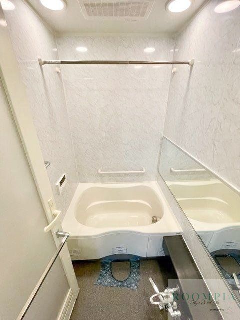 バス・シャワールーム　※同タイプの別のお部屋です。