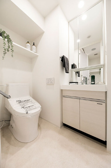 トイレ　モデルルーム：小物は付いておりません