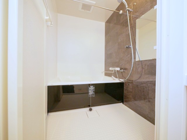 バス・シャワールーム　追い炊き機能付き一坪バス☆