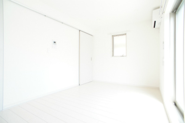 その他　清潔感のあるお部屋フローリングの居室です