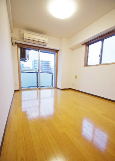 居室・リビング　使いやすい形の為、レイアウトを楽しめます♪