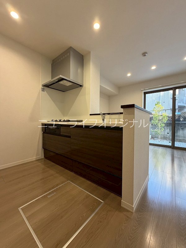 キッチン　3口コンロ＆グリル付システムキッチンです。