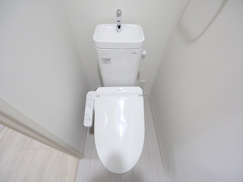 トイレ　温水洗浄暖房便座付トイレ