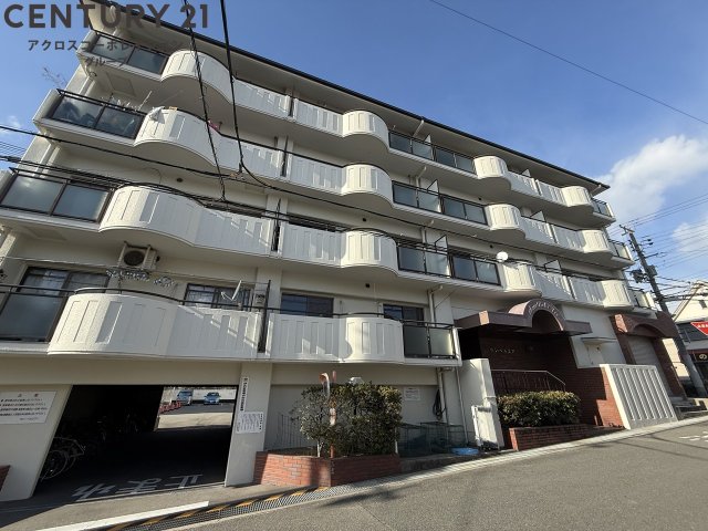 建物外観　敷地内に駐車場があります！