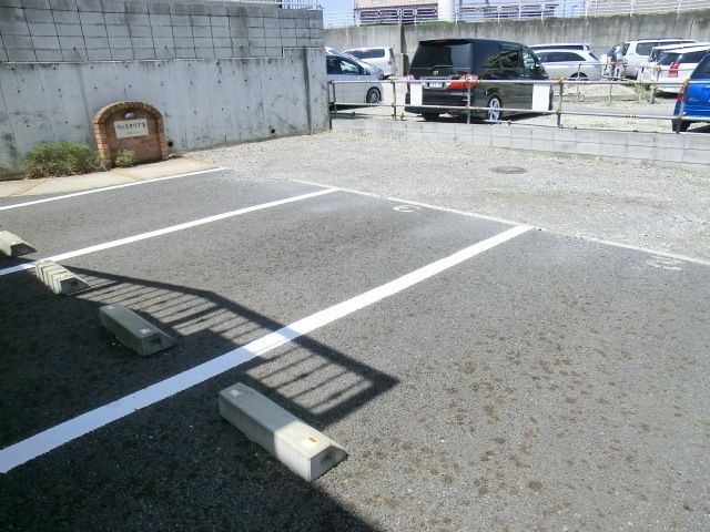 駐車場　敷地内駐車場
