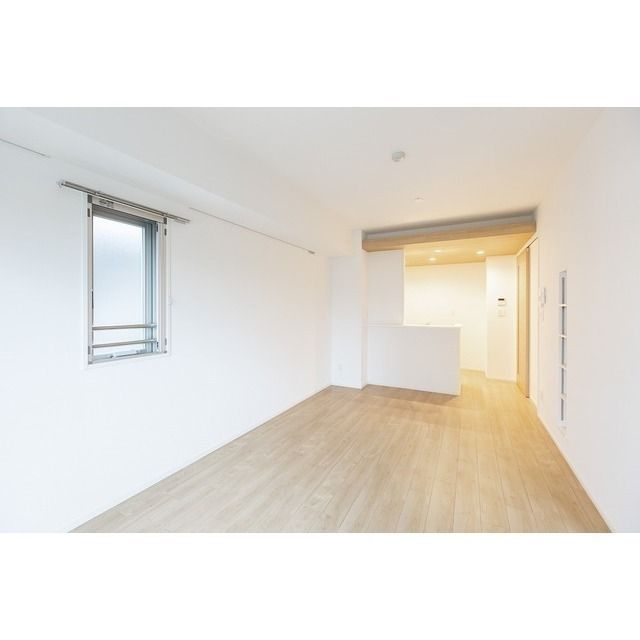 居室・リビング　■エアコン■24時間換気システム■ダウンライト■２面採光