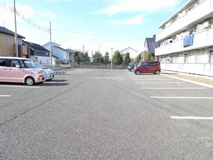 駐車場　駐車場に車を止められます