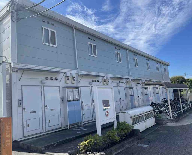 建物外観　4路線利用可能で通勤通学に便利な場所です。