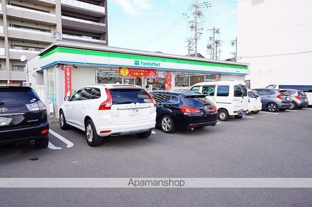 コンビニ　ファミリーマート（コンビニ）まで351m