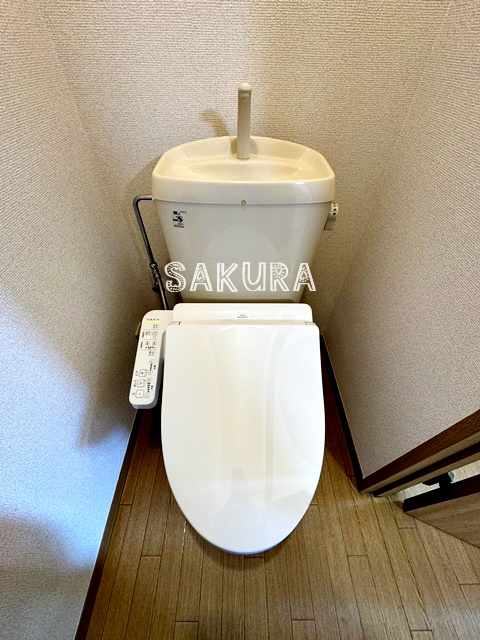 トイレ　落ち着いた色調のトイレです♪
