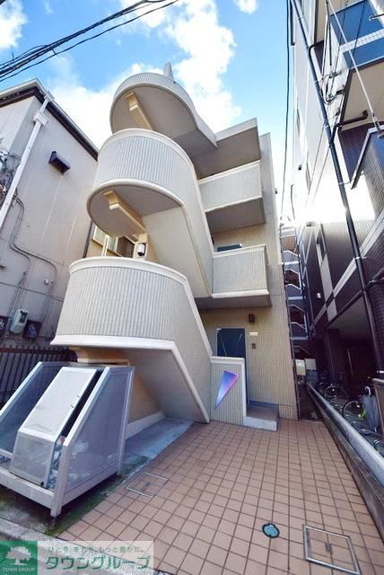建物外観　１フロア１部屋の独立した造りです