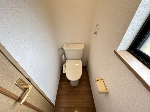 トイレ　※同物件別号室の写真になります