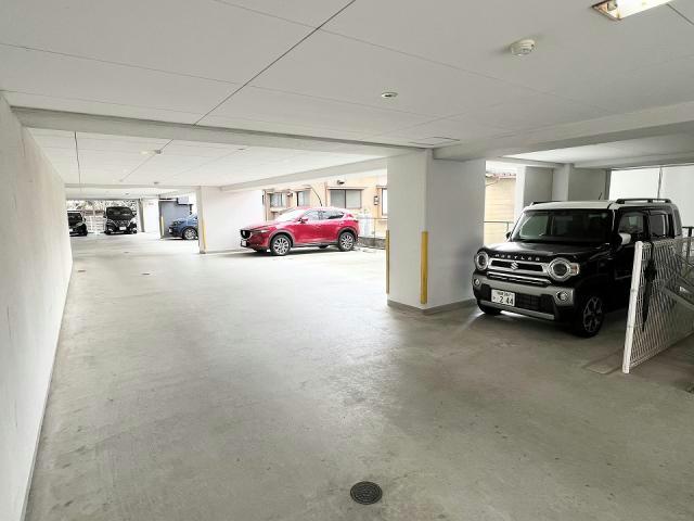 駐車場　駐車場