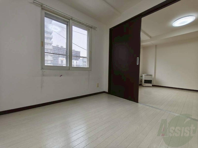 その他部屋・スペース　こちらのお部屋は光が差し込む、温かみのあるお部屋です。