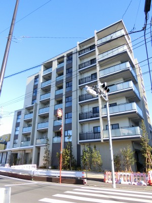 建物外観　インターネット使用料無料　　各住戸前戸別宅配ボックス完備　I