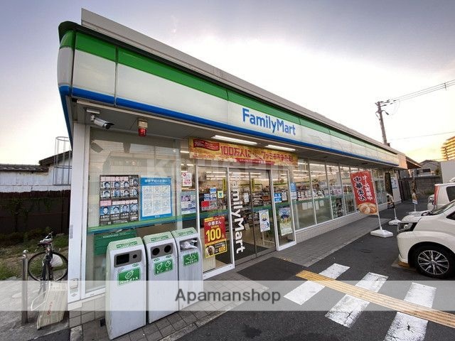 コンビニ　ファミリーマート（コンビニ）まで349m