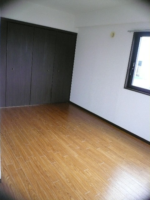 その他設備　洋室フローリング8.6帖