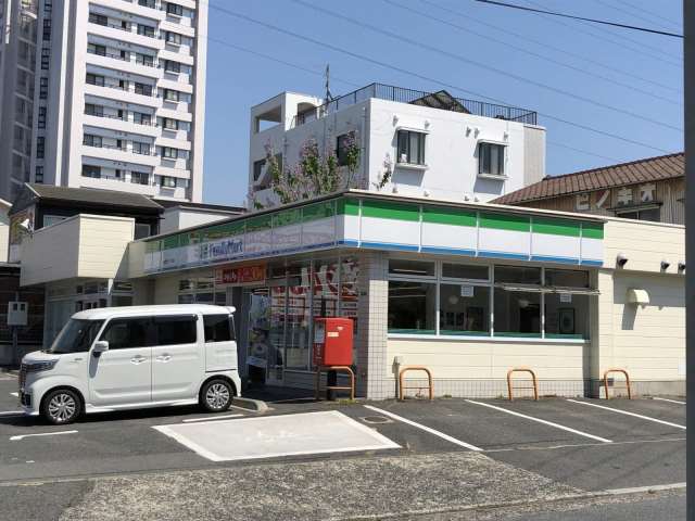 コンビニ　ファミリーマート（コンビニ）まで231m