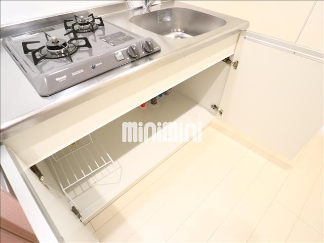 キッチン　鍋なども収納できますよ