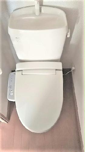トイレ　温水洗浄便座付きです♪