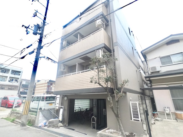 建物外観　鉄筋コンクリート造りのマンションです