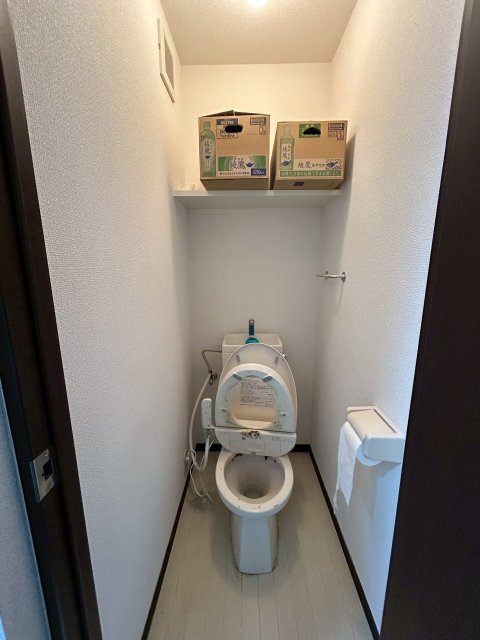 トイレ　※写真は３０２号室のものです