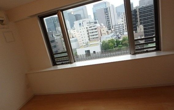 居室・リビング　☆カウンター付きの大きな窓☆