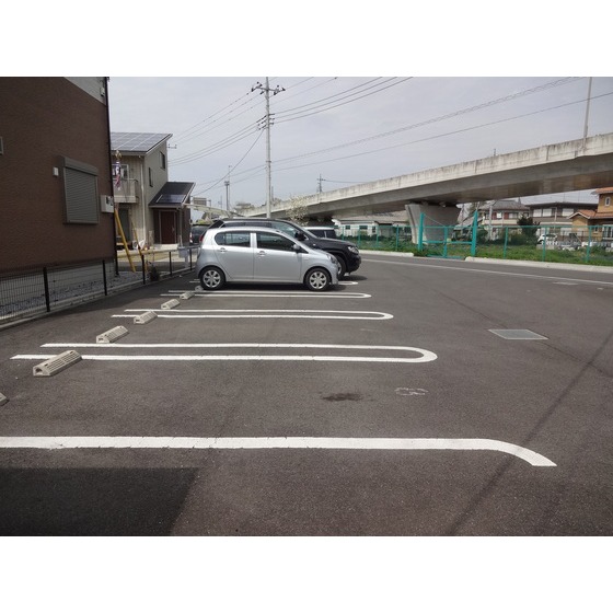 駐車場　駐車場も1台1台がゆったり駐車可能です。