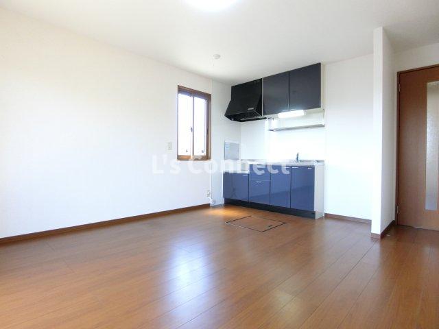 居室・リビング　角部屋で２面に窓があります。