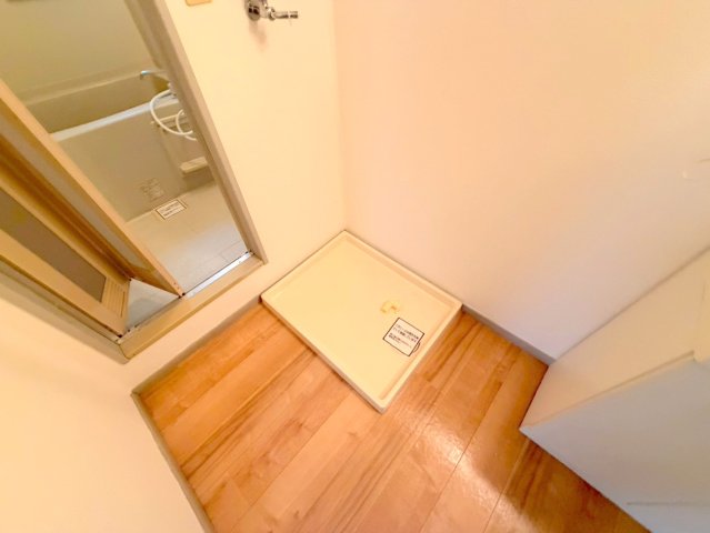 その他設備　嬉しい室内洗濯機置場。これで洗濯機も長持ちしますね。