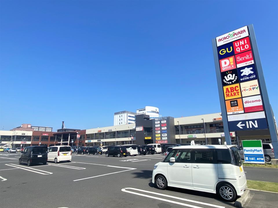 ショッピングセンター　アクロスプラザ与次郎（ショッピングセンター）まで750m