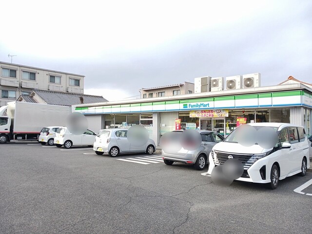 コンビニ　ファミリーマート（コンビニ）まで132m